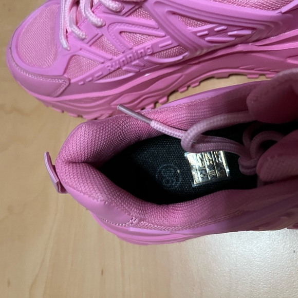 Pink tennis shoes - Picture 6 of 6